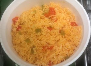 Una foto de Arroz rojo con pimientos