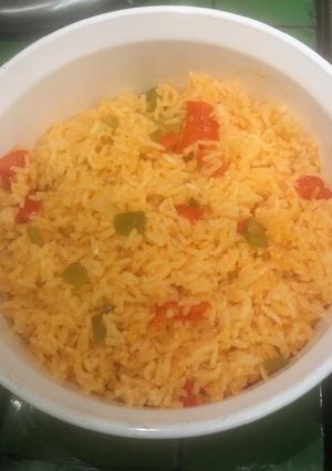 Una foto de Arroz rojo con pimientos