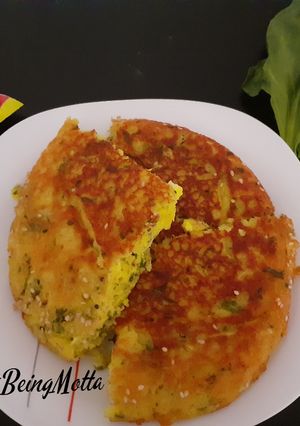 A picture of Spinach Handvo.