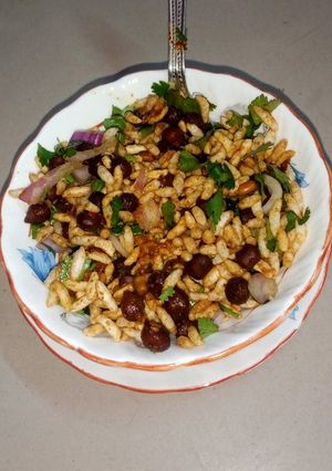 चना भेल पुरी (chana bhel poori recipe in Hindi) रेसिपी मुख्य फोटो