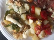 Una foto de comida saludable con pollo