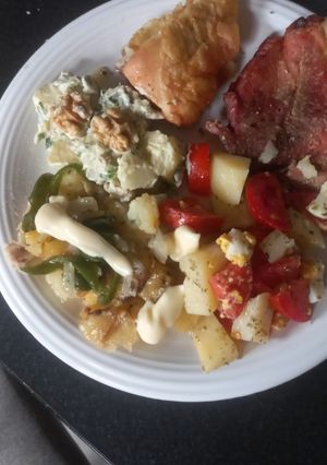 Una foto de Plato Variado con Ensalada Waldorf
