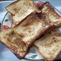 A picture of French Toast.
