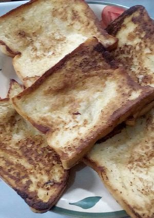 A picture of French Toast.