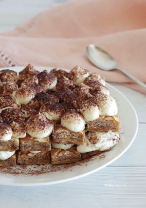 A picture of Tiramisù with Puff Pastry Cookies.