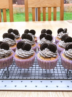 奧利奧巧克力餅乾杯子蛋糕 (Oreo cupcakes) 的食譜成品照片