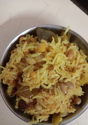 ચણાની દાળ ને ચોખા ની બીરીયાની(chana dal chokha biryani Recipe in Gujarati) રેસીપી મુખ્ય ફોટો