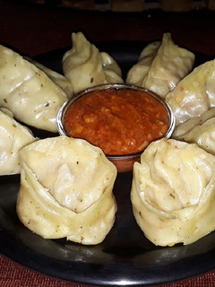 व्हेज मोमोज (veg momos recipe in marathi) रेसिपी चे मुख्य फोटो