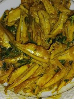 মায়ের হাতে বানানো ছোট মাছের চচ্চড়ি – গ্রাম বাংলার ঘ্রাণে ভরপুর এক পদ রেসিপির প্রধান ছবি