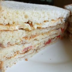 A picture of Bread sandwich.