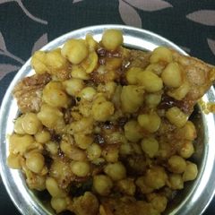 A picture of Chole samosa.