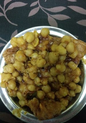 A picture of Chole samosa.