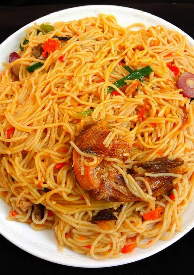 A picture of Jollof spaghetti.