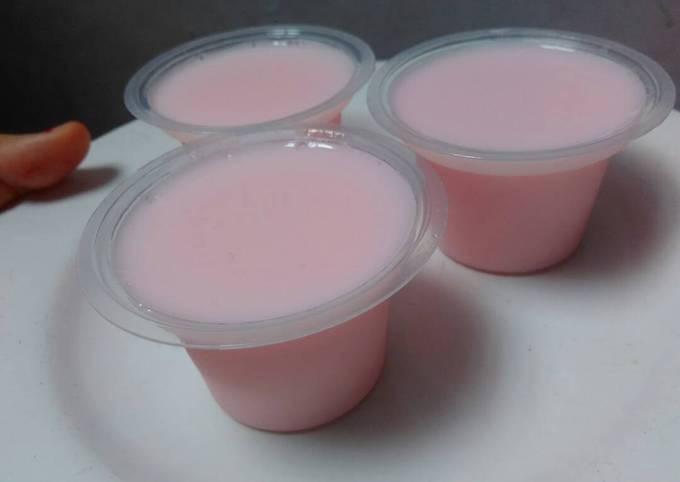 Bagaimana Menyiapkan Silky Puding Strawberry, Sempurna
