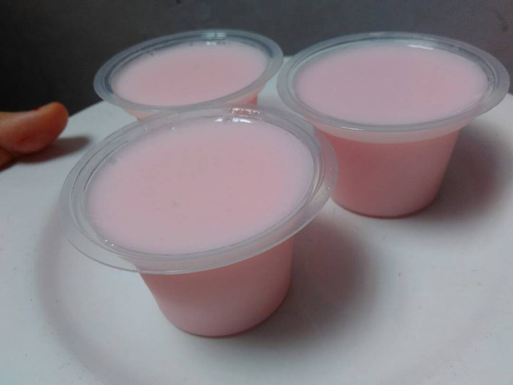 Bagaimana Menyiapkan Silky Puding Strawberry, Sempurna