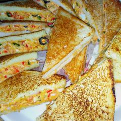 A picture of Mayo sandwiches.