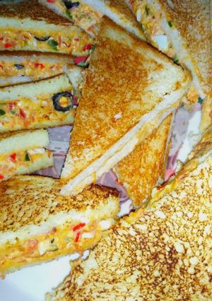 A picture of Mayo sandwiches.