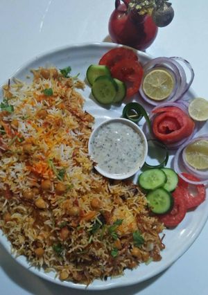 A picture of Chana pulao.