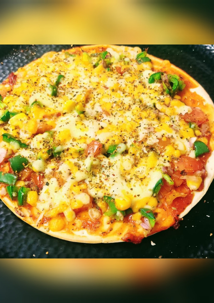 पिज़्ज़ा (pizza recipe in Hindi) रेसिपी मुख्य फोटो