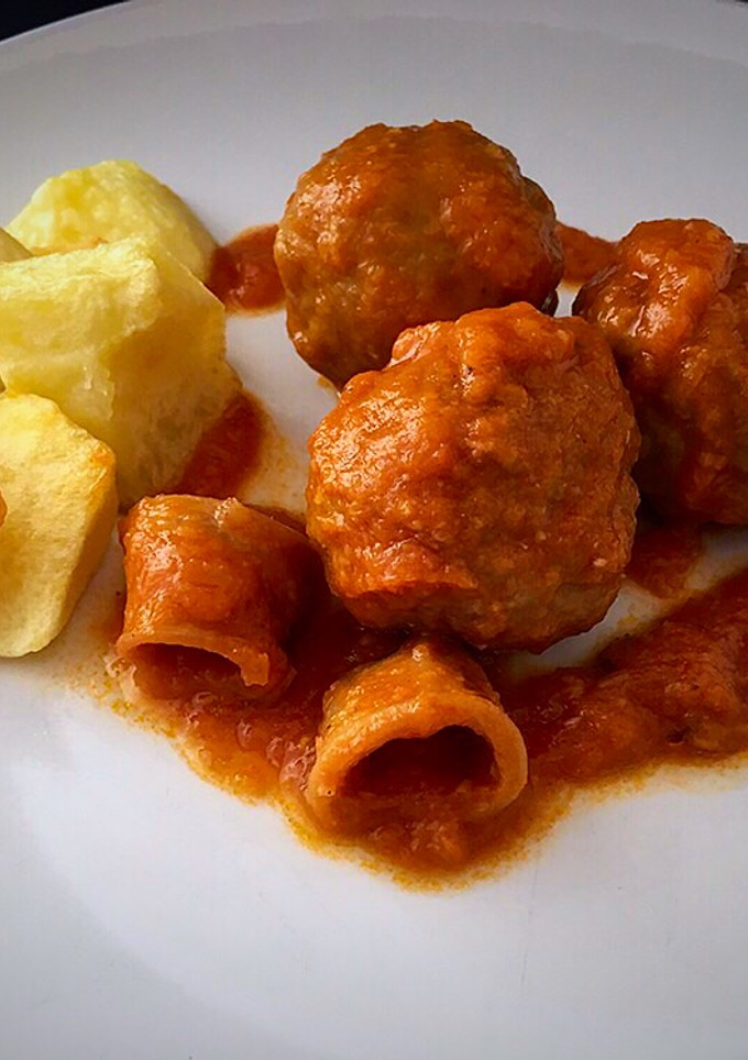 Una foto de Albóndigas de ternera con salsa de chipirones