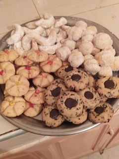 صورة لوصفة بعجينة واحدة 4 اشكال حلوى