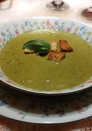 A picture of Blue Cheese and Spinach Cream Soup.