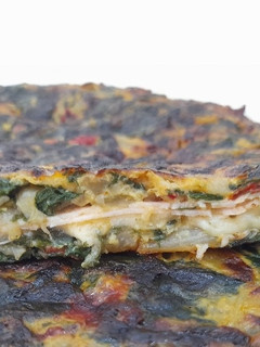 Una foto de Tortilla de Acelga rellena