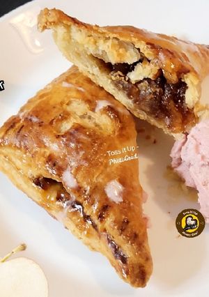 A picture of Classic Apple Turnovers.