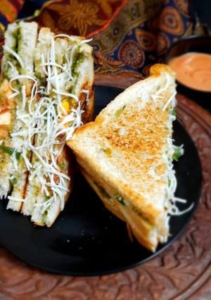 વેજ પનીર ચીઝી સેન્ડવીચ (Veg Paneer Cheesy Sandwich Recipe In Gujarati) રેસીપી મુખ્ય ફોટો