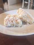 Lamingtons με λευκή σοκολάτα σε μπουκίτσες