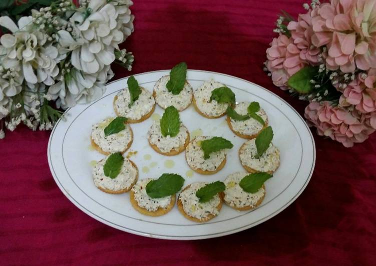 Recipe of Delicious Herbed Labneh Canapes