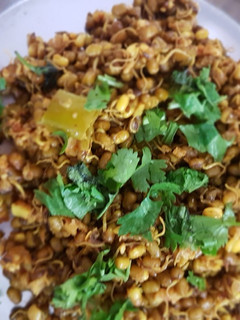 ફણગાવેલા મગ(Sprouted mung recipe in gujarati) રેસીપી મુખ્ય ફોટો