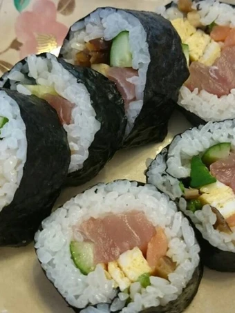 Easy Steps to Prepare Recipes Futomaki－Thick Sushi Rolls Filled with Vegetables the  Makes Drooling Appealing.