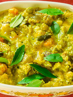 அவியல் கேரளா ஸ்டைல் (Kerala style aviyal recipe in tamil) செய்முறை முக்கிய புகைப்படம்