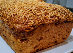 Una foto de MOLDE De Pan🍞con Corteza crocante de Queso🧀Parmesano...!