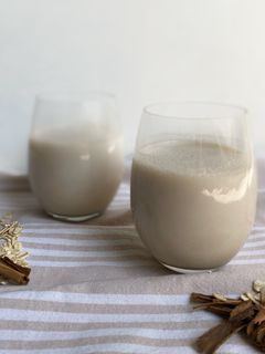 Una foto de Agua de horchata de avena sin lácteos
