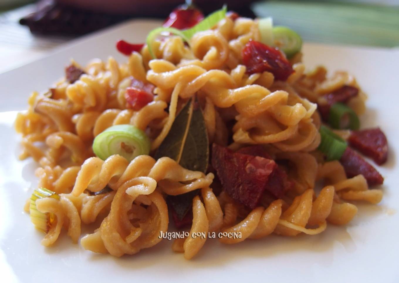 Espirales de lenteja coral (roja) con chorizo (Sin gluten)