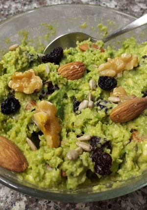 Una foto de Snack de palta y frutos secos