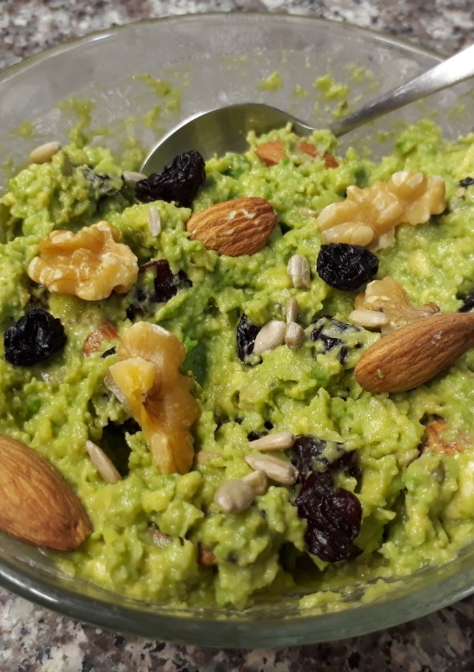 Una foto de Snack de palta y frutos secos