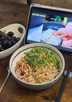 A picture of Vietnamese Chicken Pho Salad (Phở Gà Trộn).