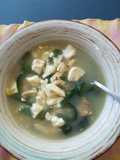 Sopa de chile poblano con pollo deshebrado