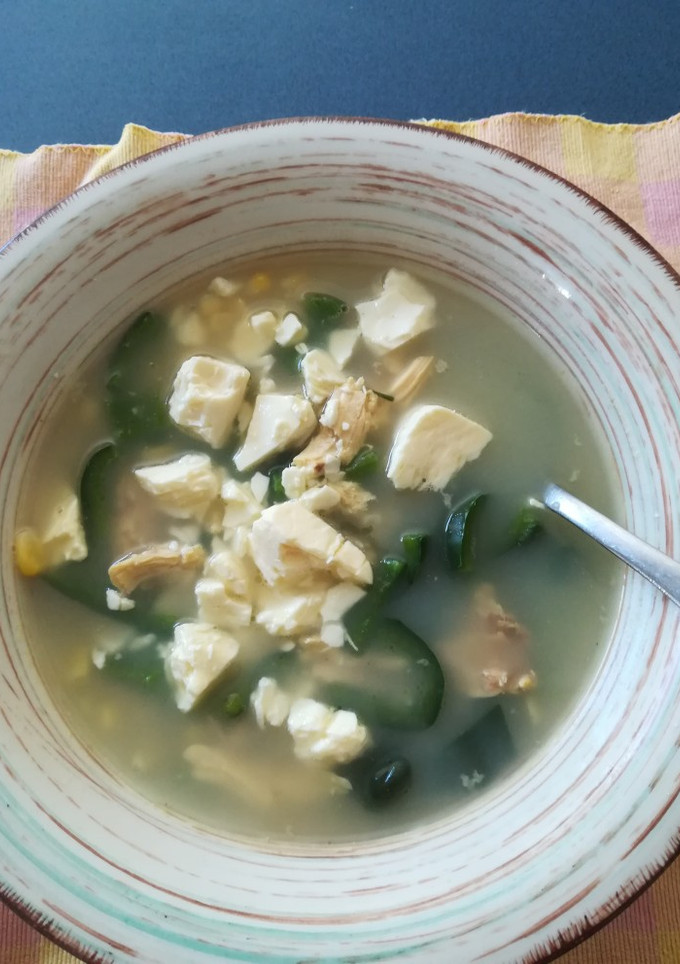 Una foto de Sopa de chile poblano con pollo deshebrado