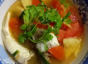 Hình của món Cá đù nấu canh chua cà thơm.