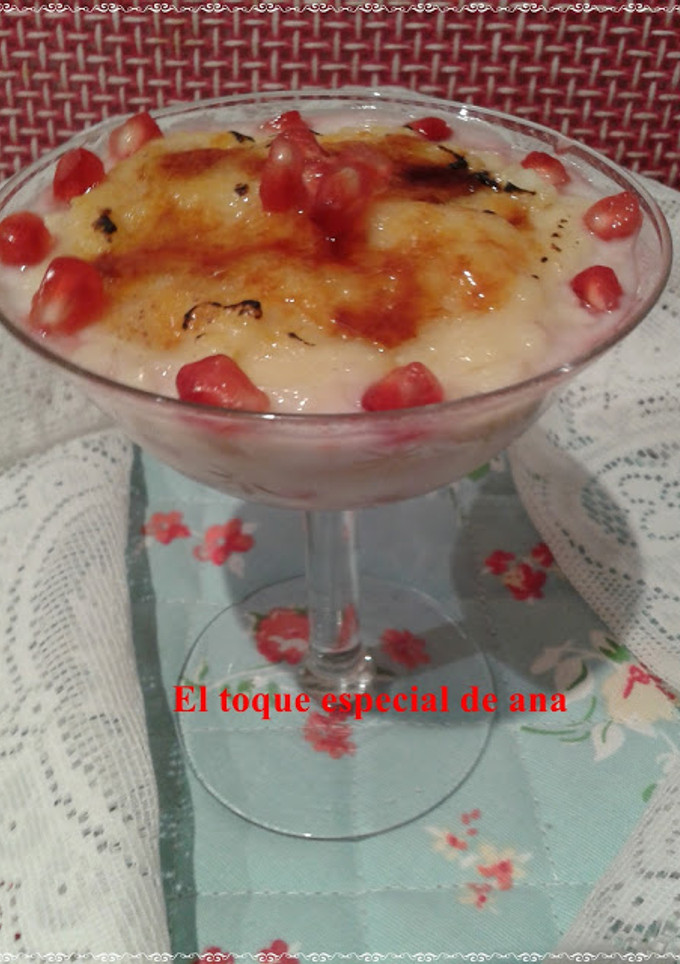 Una foto de Delicia de crema catalana con granadas