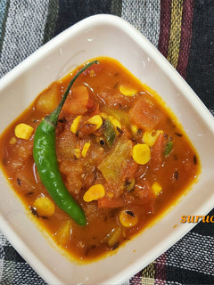 A picture of Garlic Tomato Curry: Quick side dish for roti/stuffed parathas.