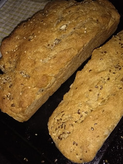 Una foto de Pan integral con semillas