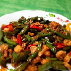 รูปของ Tumis kacang panjang tempe