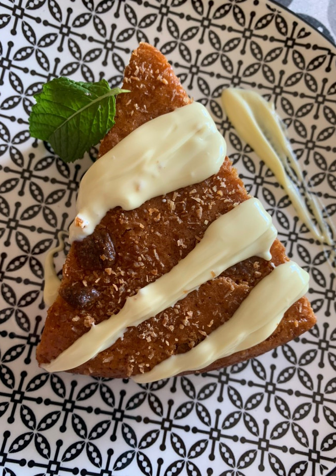 Una foto de Bizcocho de coco y chocolate blanco