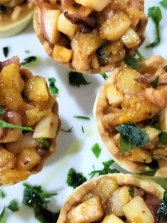 Una foto de Mini-tartaletas de patata y pulpo al pimentón