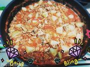 Una foto de carne en salsa roja